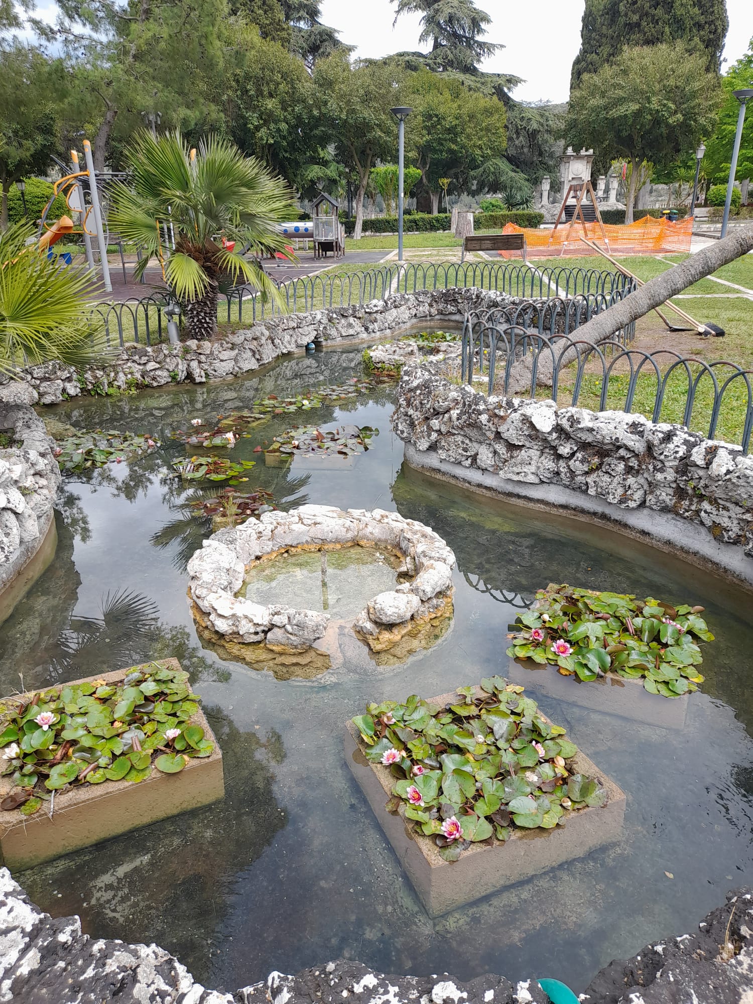 Pulizia e riempimento vasca Giardino Ibleo