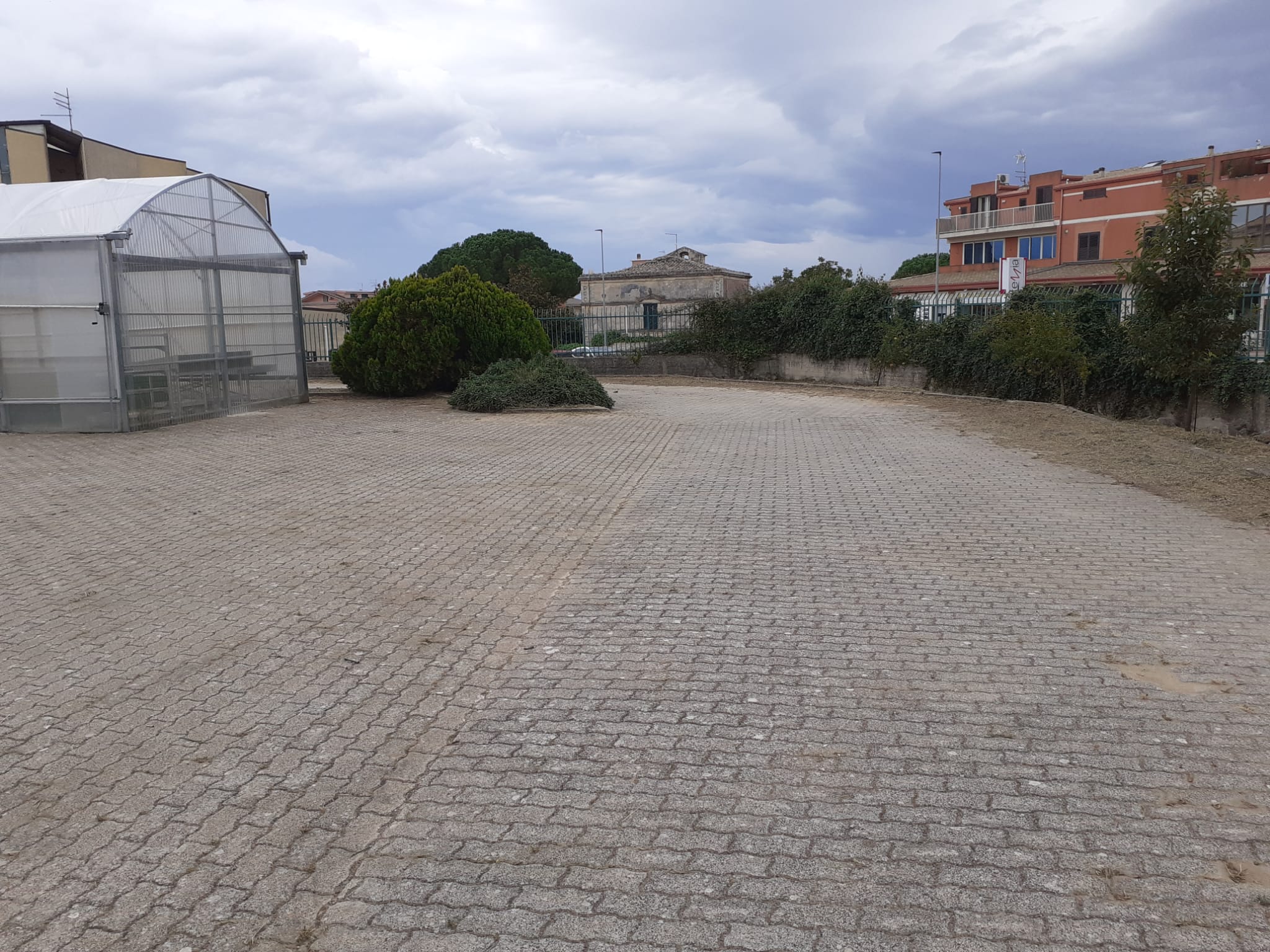 Scuola g.b.marini- scuola Quasimodo scerbatura e pulizia (RG)