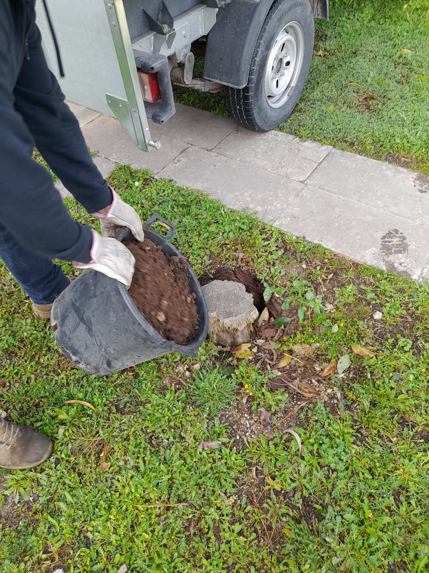 Messa in sicurezza buche e tosatura prato Giardino Ibleo