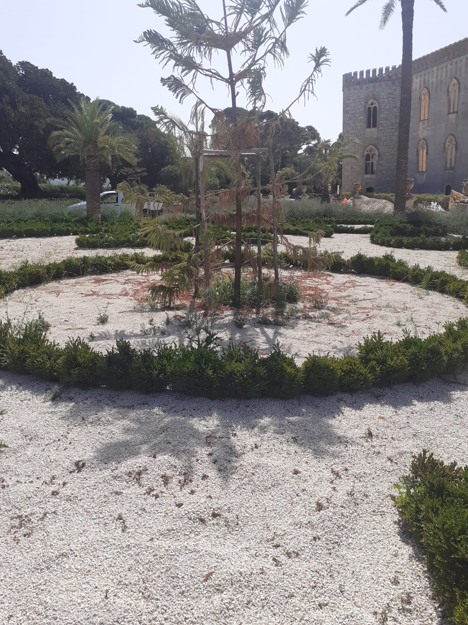 Continuazione parterre e completamento dell'ala gocciolante